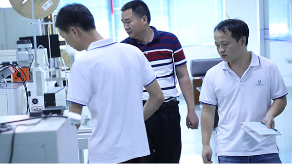 求购全自动点胶机