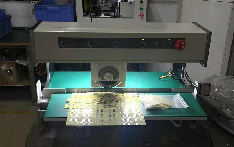 走刀式分板机整机图片